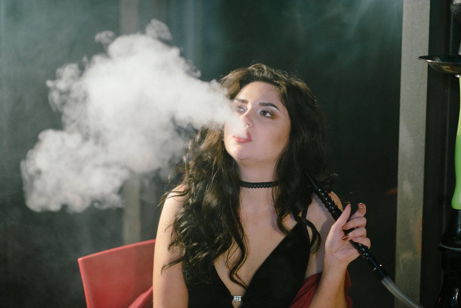 girl with hookah